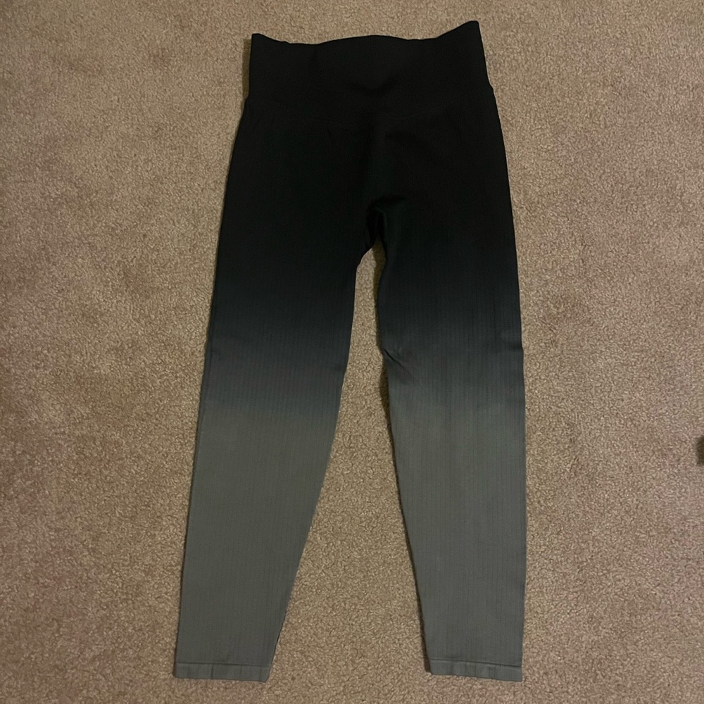 PINK, ombre black and gray leggings, medium.